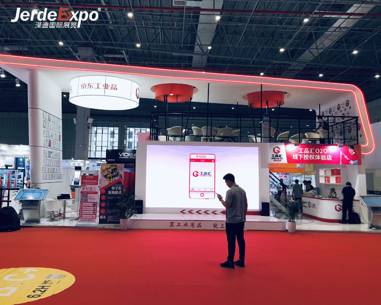 新國(guó)際展覽館中雙層展臺(tái)搭建時(shí)有哪些要求?